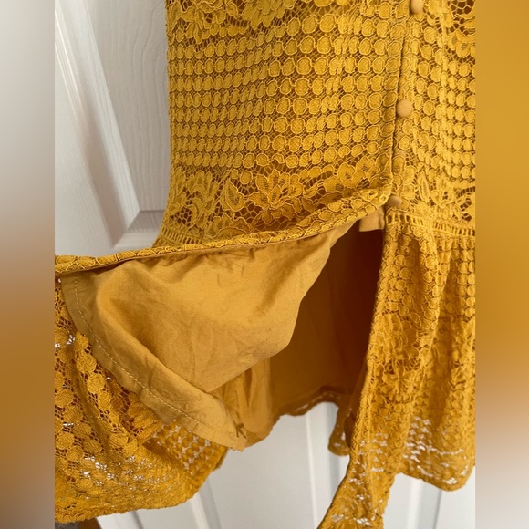 Cute lace dress - Picture 7 of 8